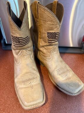 ARIAT boys sz 5 Tan Western Cowboy Boots with Embroidered American Flag leather